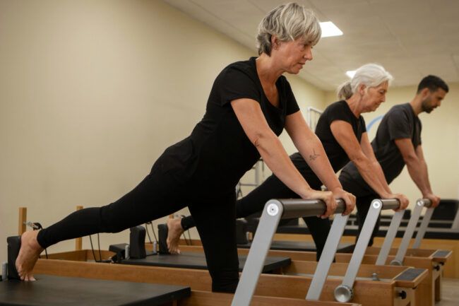 clases de Pilates para personas mayores se trabaja